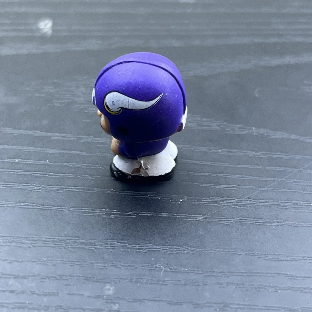 TeenyMates Legends Series 2 Minnesota Vikings NFL Mini Figure Party Animal